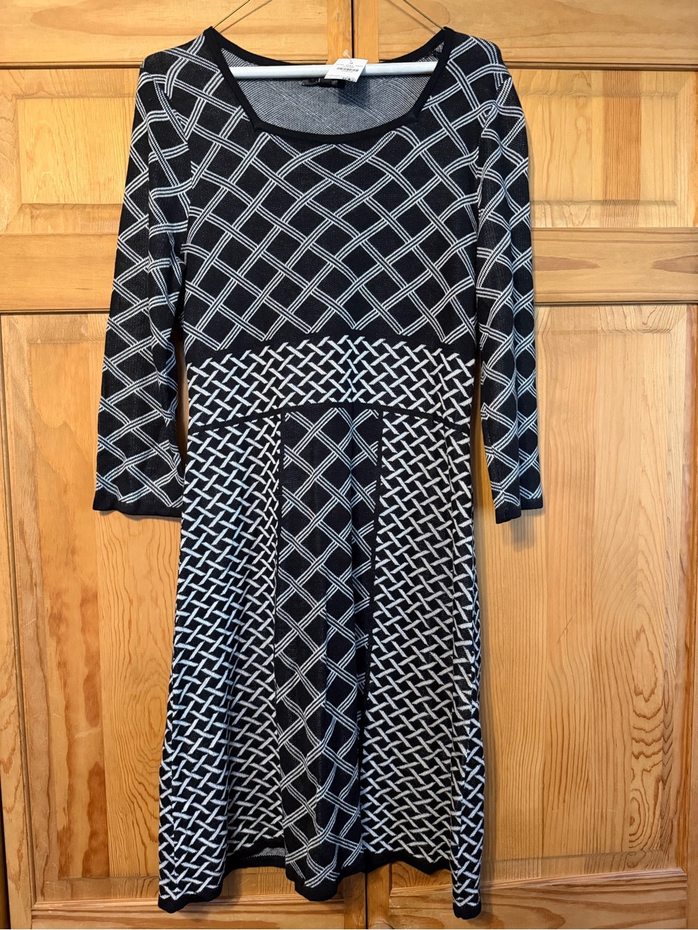 Spense Black and White Geometric Midi Dress